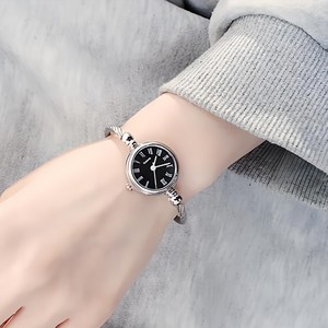 젤루나 여성용 뱅글 팔찌 유니크 손목 시계 W-06